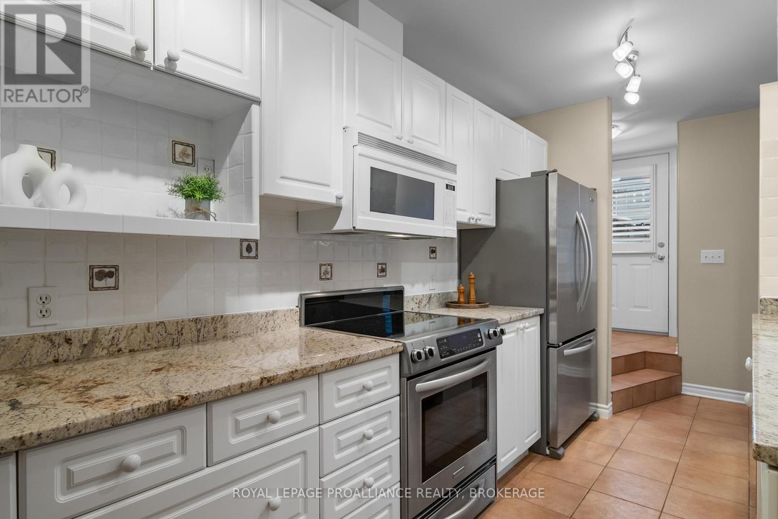 38 Yonge Street, Kingston, Ontario  K7M 1E3 - Photo 16 - X12425473