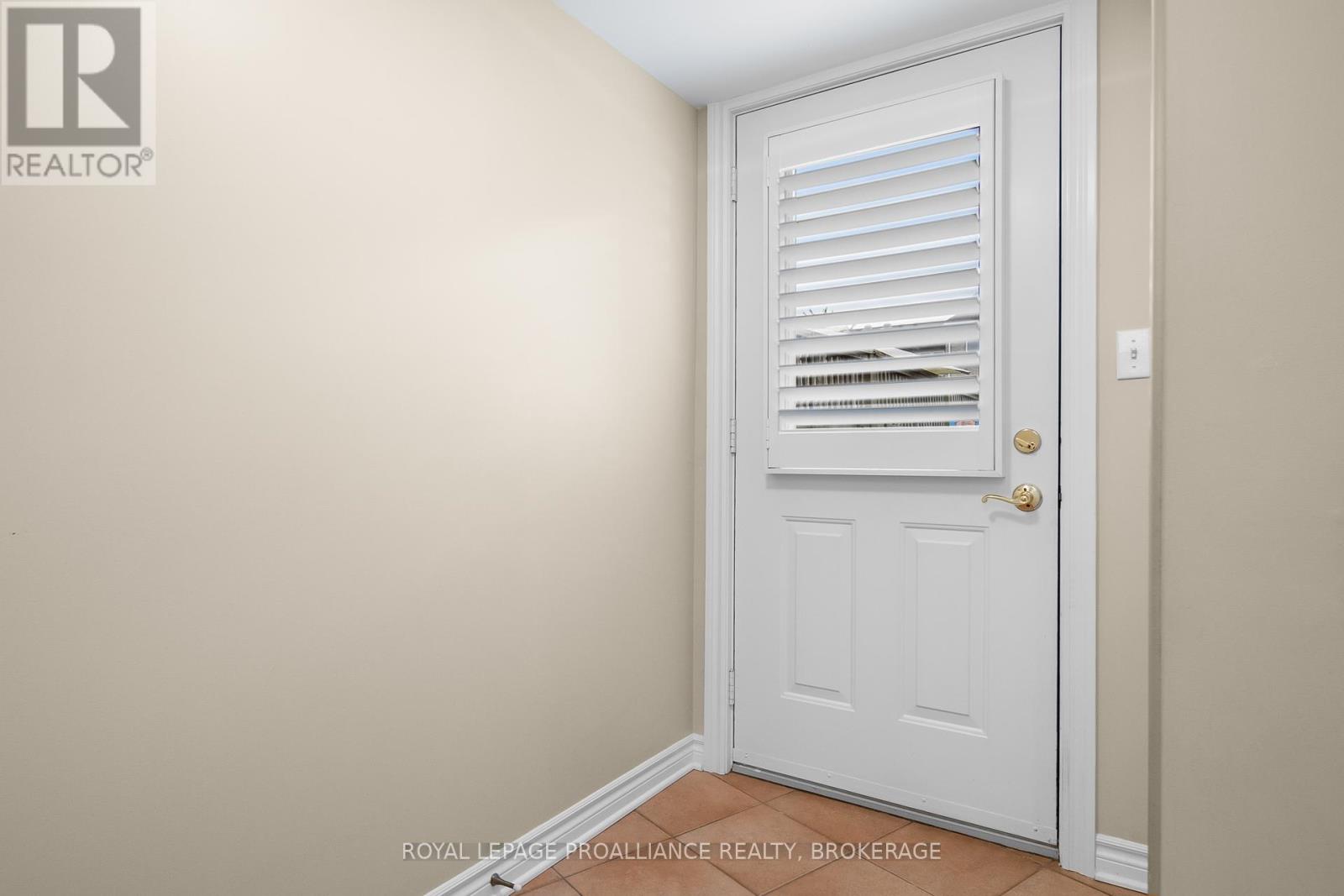 38 Yonge Street, Kingston, Ontario  K7M 1E3 - Photo 20 - X12425473