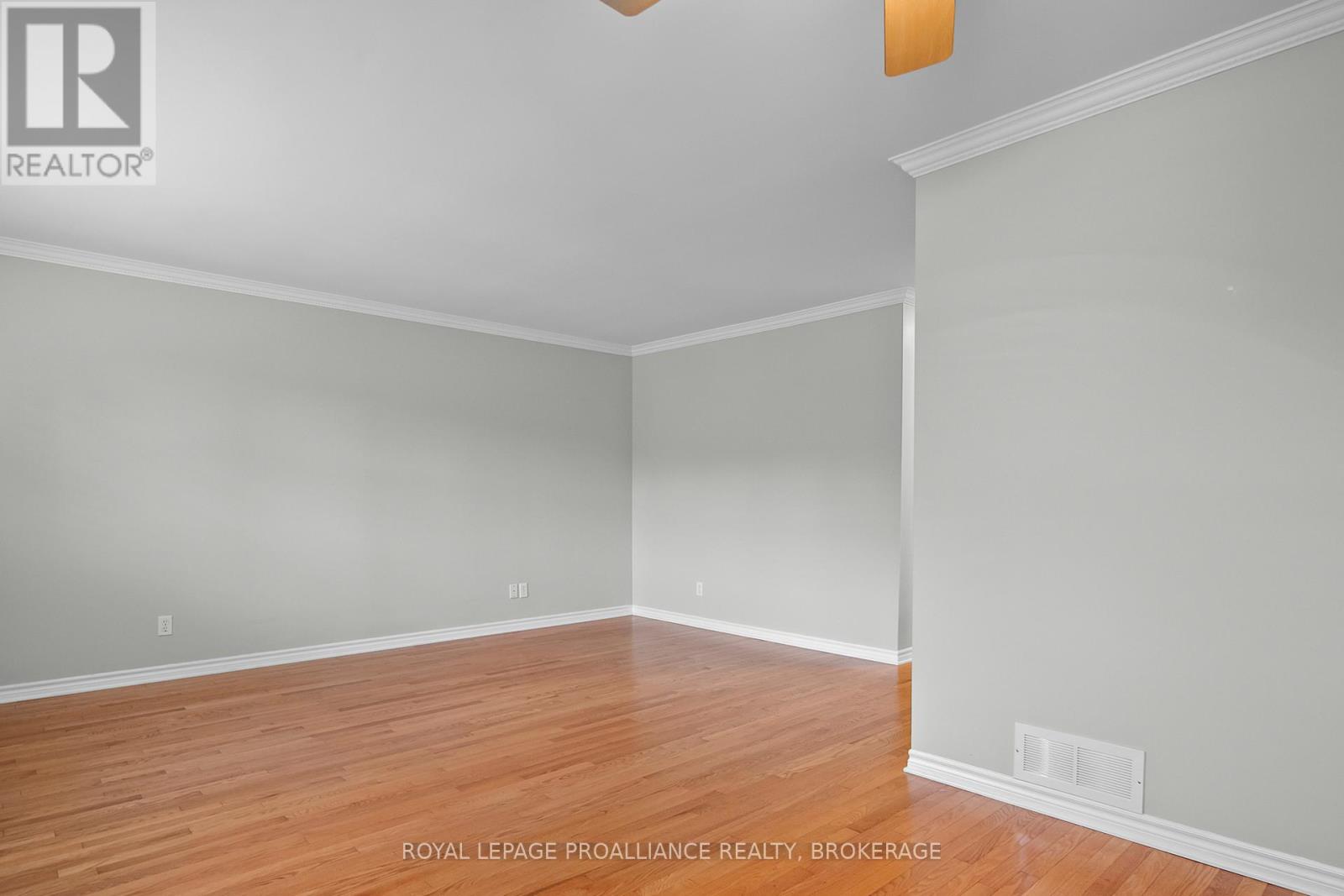 38 Yonge Street, Kingston, Ontario  K7M 1E3 - Photo 32 - X12425473