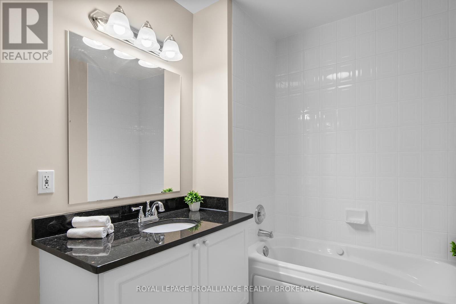 38 Yonge Street, Kingston, Ontario  K7M 1E3 - Photo 33 - X12425473