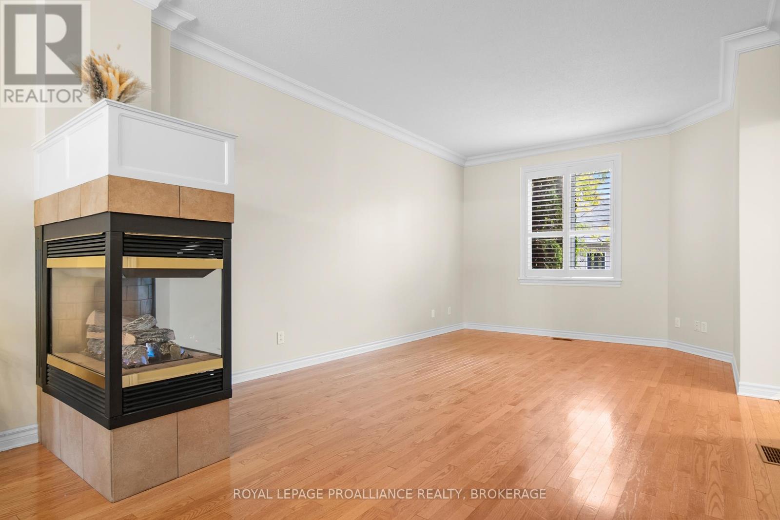 38 Yonge Street, Kingston, Ontario  K7M 1E3 - Photo 7 - X12425473