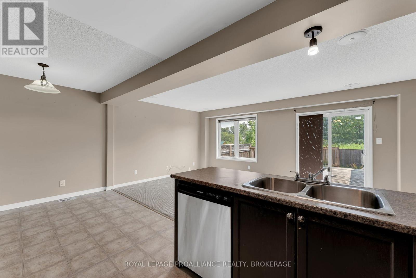 1576 Crimson Crescent, Kingston, Ontario  K7P 0J3 - Photo 11 - X12425475