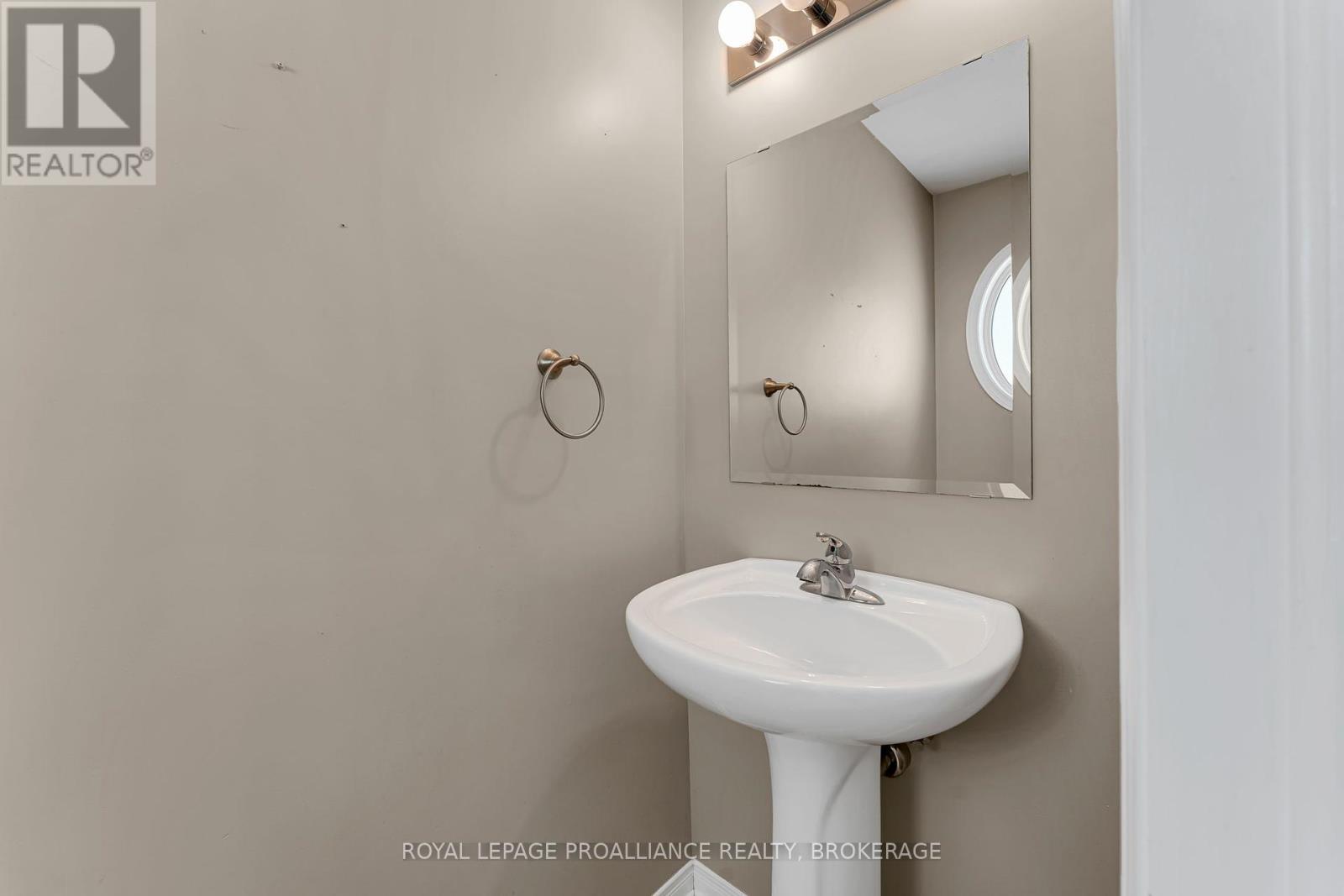 1576 Crimson Crescent, Kingston, Ontario  K7P 0J3 - Photo 4 - X12425475