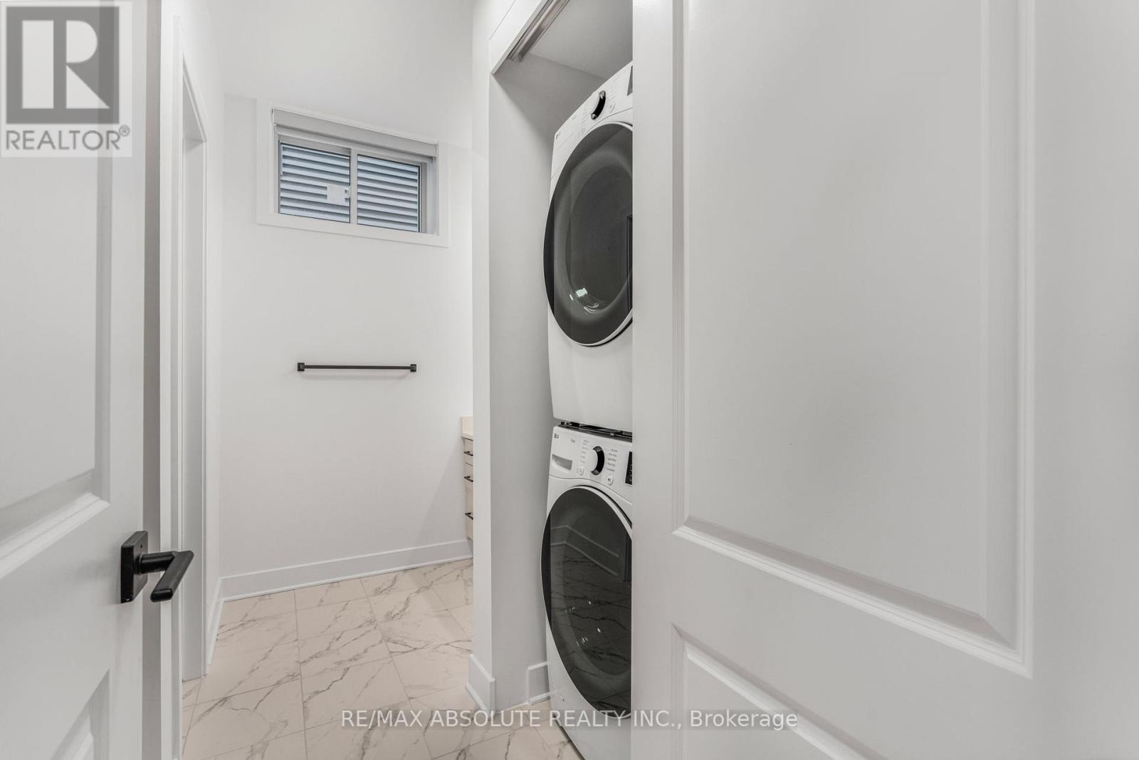 B - 802 Ninaatik Place, Ottawa, Ontario  K1X 0J7 - Photo 19 - X12425478