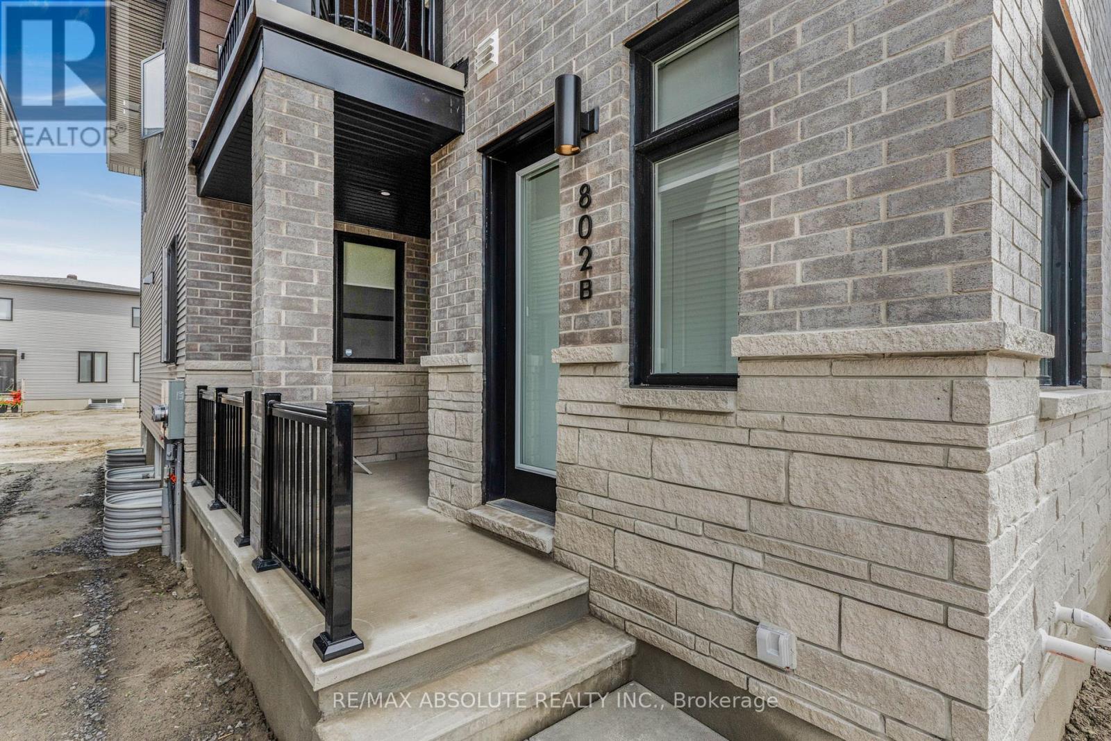 B - 802 Ninaatik Place, Ottawa, Ontario  K1X 0J7 - Photo 2 - X12425478