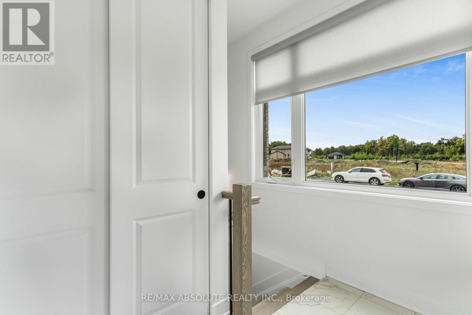 B - 802 Ninaatik Place, Ottawa, Ontario  K1X 0J7 - Photo 4 - X12425478
