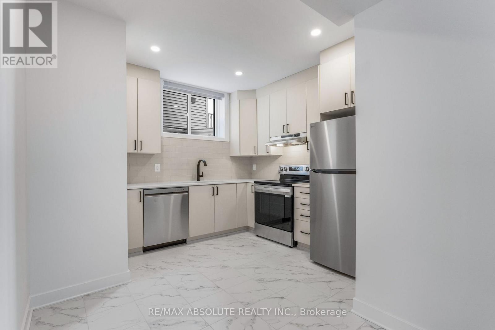 B - 802 Ninaatik Place, Ottawa, Ontario  K1X 0J7 - Photo 7 - X12425478