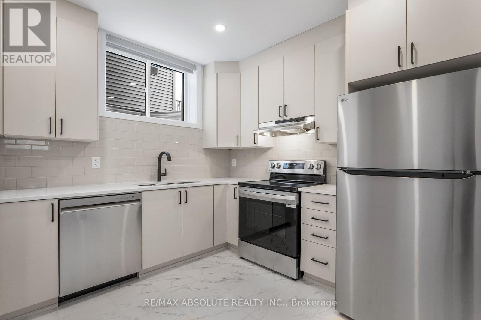 B - 802 Ninaatik Place, Ottawa, Ontario  K1X 0J7 - Photo 8 - X12425478