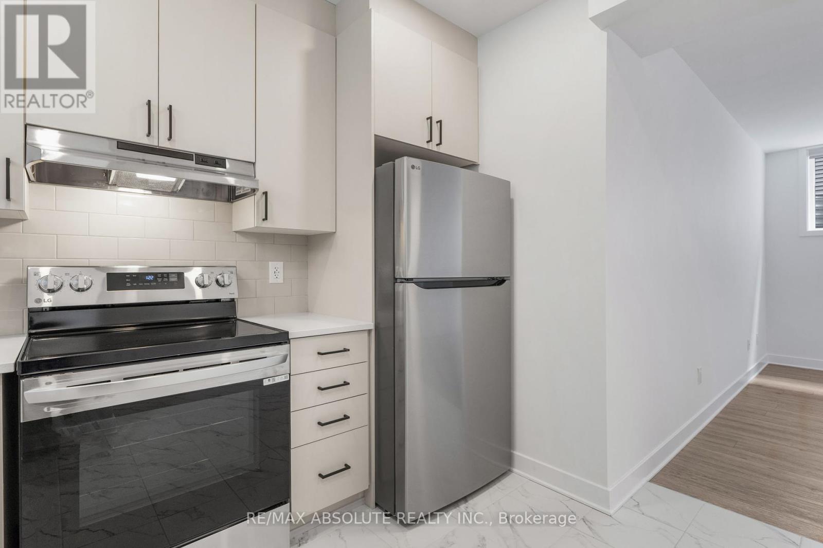 B - 802 Ninaatik Place, Ottawa, Ontario  K1X 0J7 - Photo 9 - X12425478
