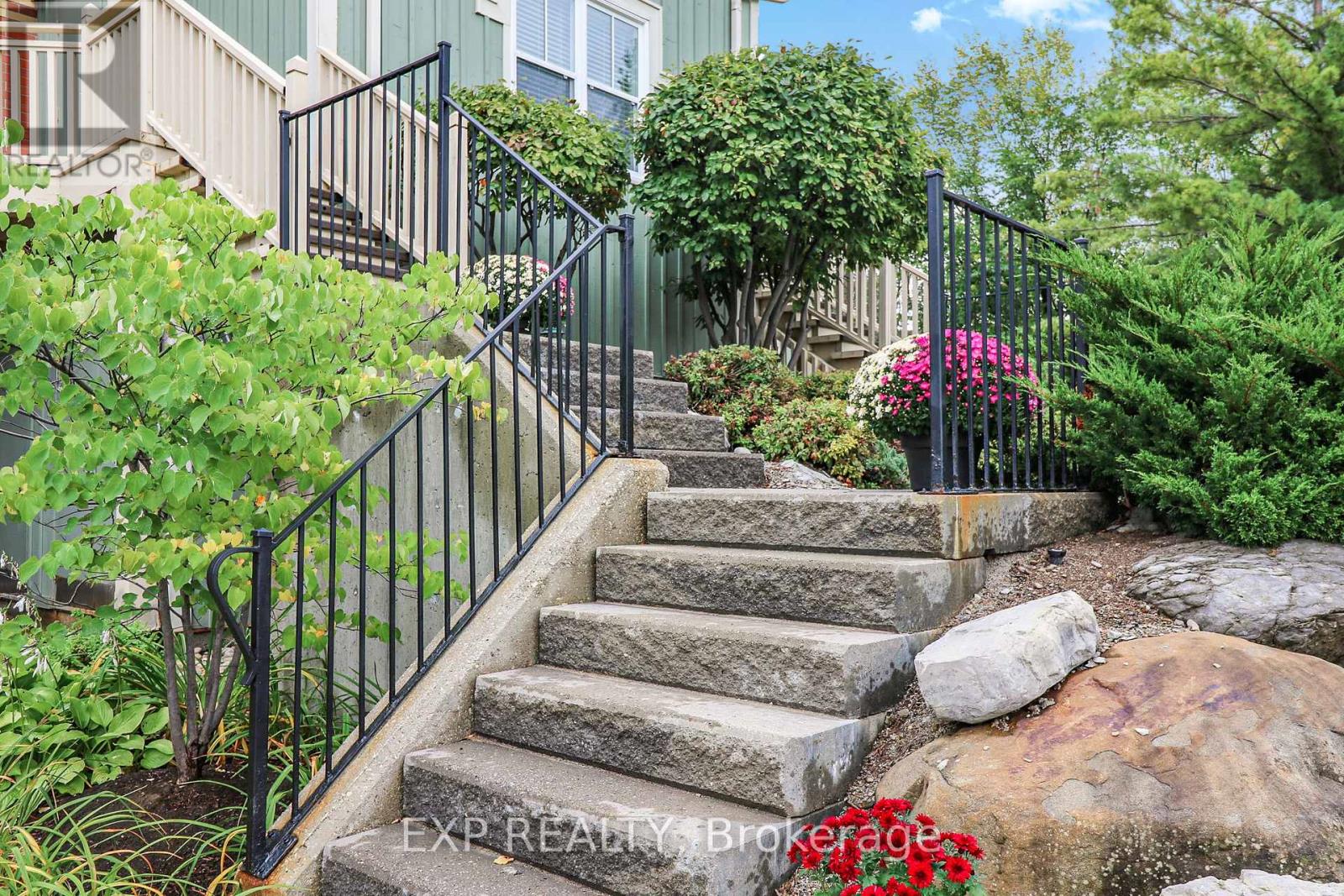 222 - 170 Snowbridge Way, Blue Mountains, Ontario  L9Y 0V1 - Photo 12 - X12425434