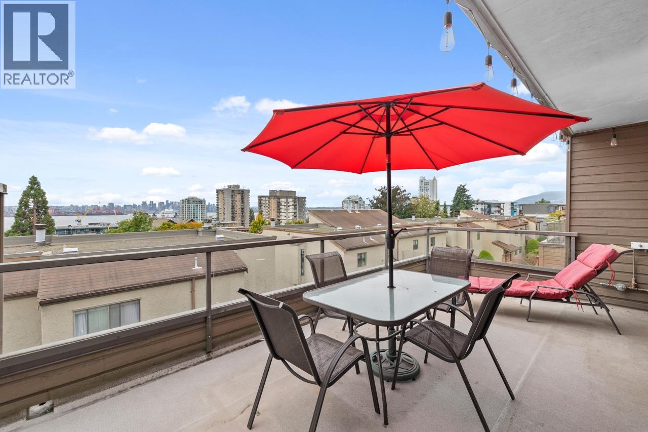 19 220 E 4TH STREET, North Vancouver, British Columbia