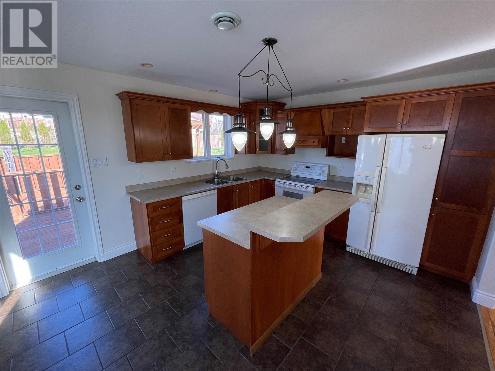 6 Tennyson Place, Paradise, Newfoundland & Labrador  A1L 1K7 - Photo 4 - 1290824