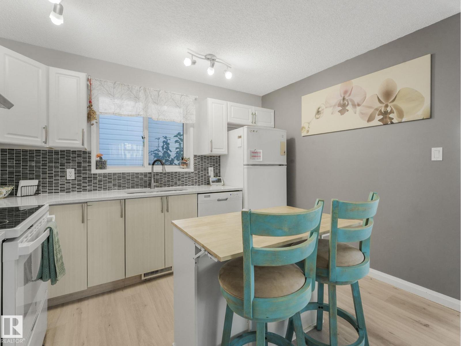 5620 162a Av Nw, Edmonton, Alberta  T5Y 2V8 - Photo 9 - E4459369