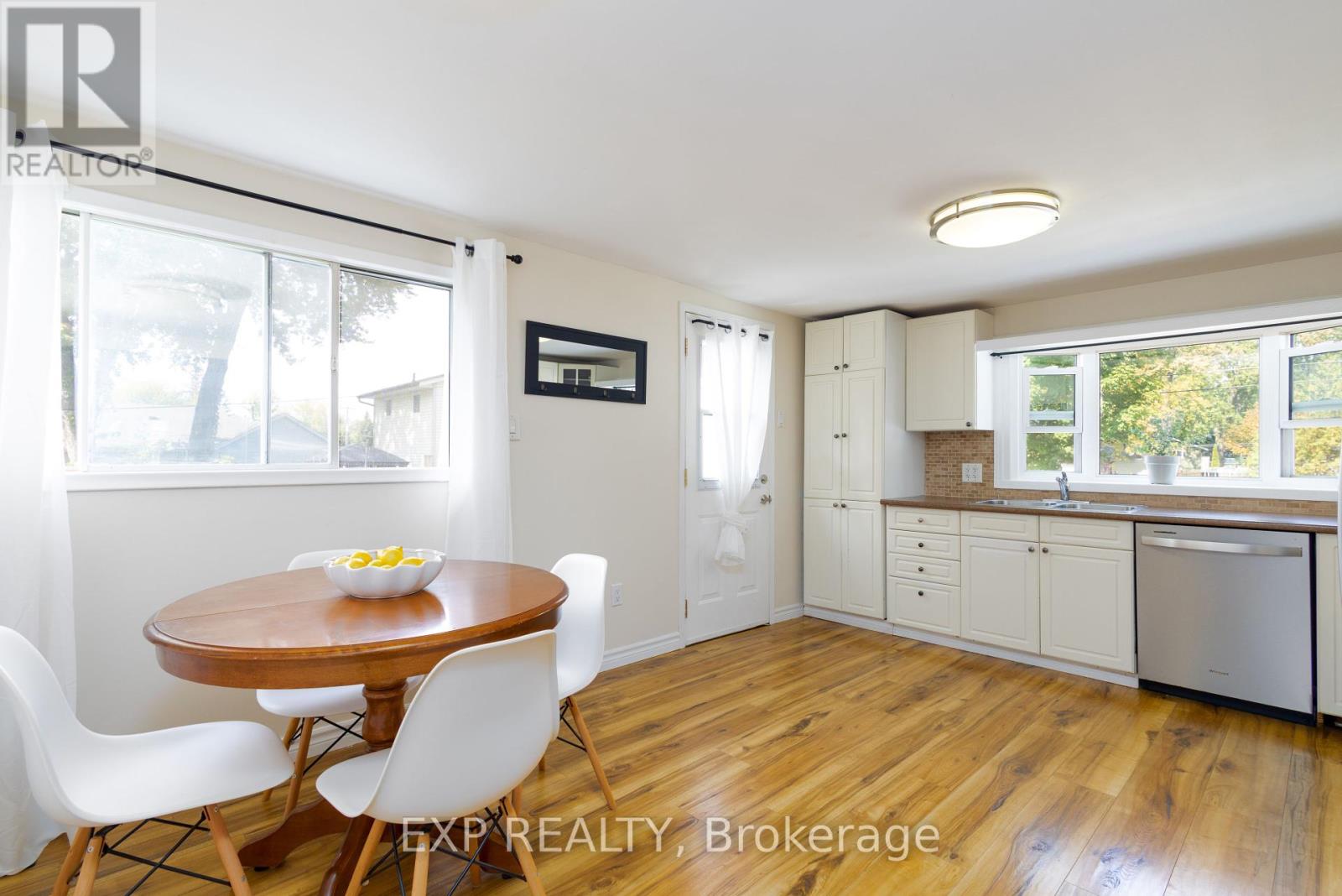 261 Glenwoods Avenue, Georgina, Ontario  L4P 2X1 - Photo 12 - N12425476