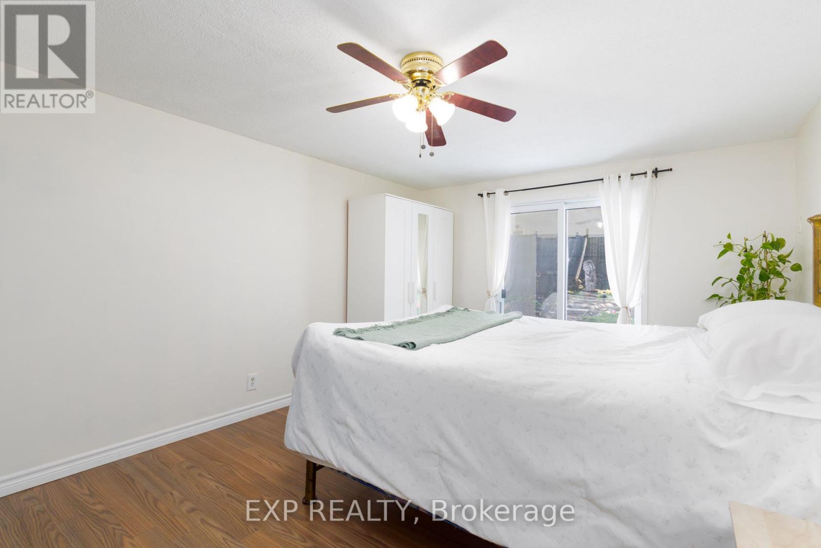 261 Glenwoods Avenue, Georgina, Ontario  L4P 2X1 - Photo 14 - N12425476