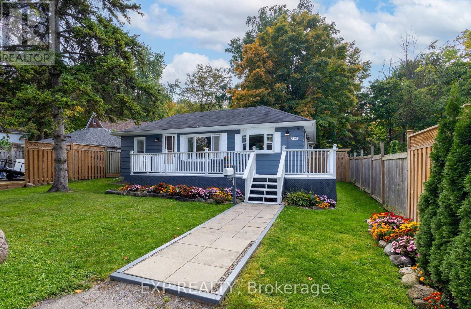 261 Glenwoods Avenue, Georgina, Ontario  L4P 2X1 - Photo 2 - N12425476