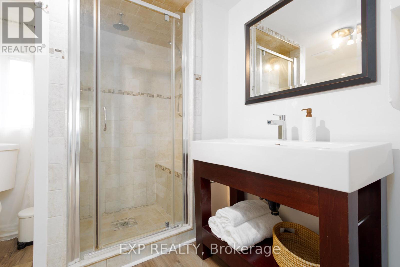 261 Glenwoods Avenue, Georgina, Ontario  L4P 2X1 - Photo 20 - N12425476