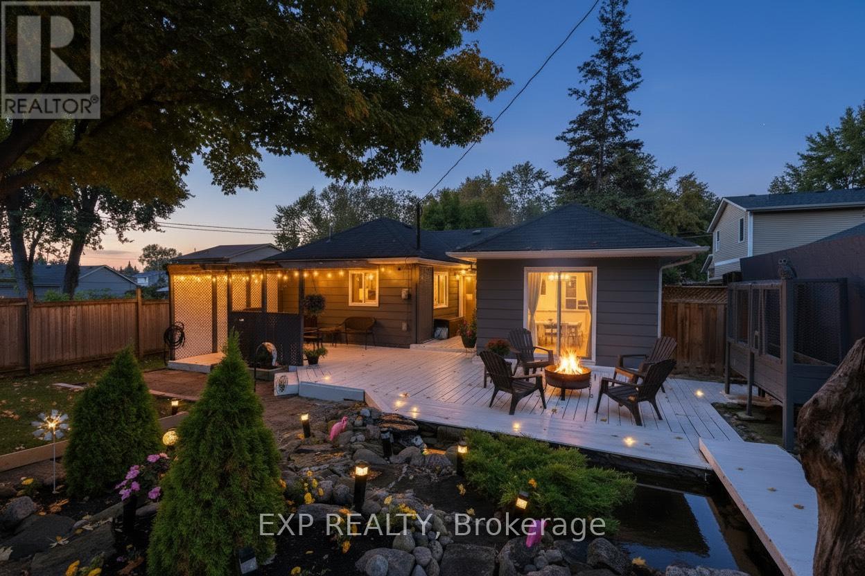 261 Glenwoods Avenue, Georgina, Ontario  L4P 2X1 - Photo 3 - N12425476