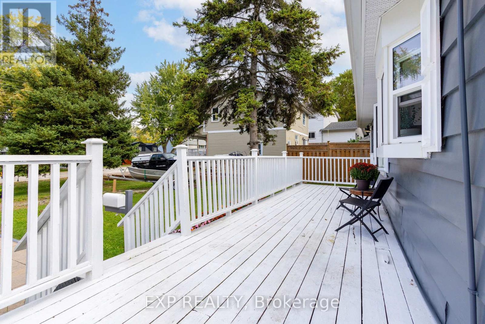 261 Glenwoods Avenue, Georgina, Ontario  L4P 2X1 - Photo 7 - N12425476