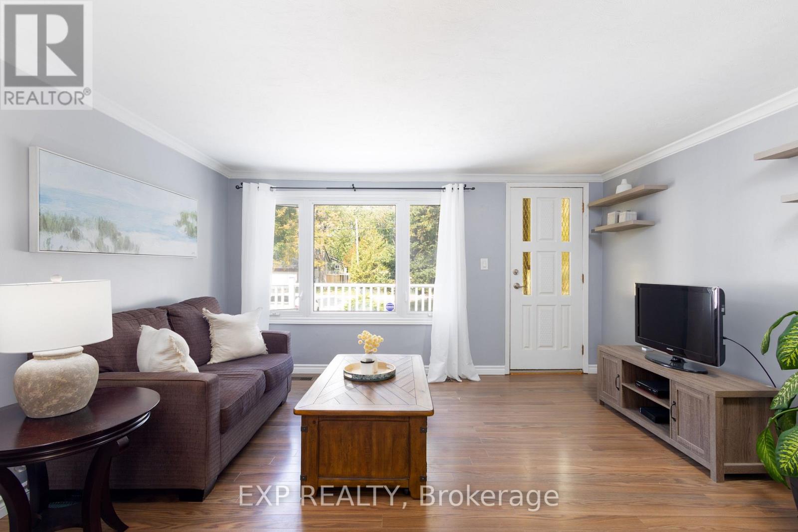 261 Glenwoods Avenue, Georgina, Ontario  L4P 2X1 - Photo 8 - N12425476