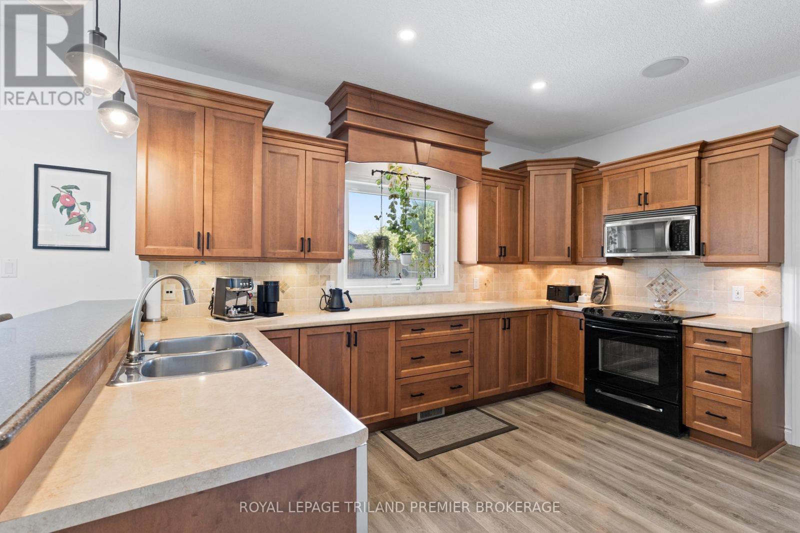 13 Kantor Court, St. Thomas, Ontario  N5R 0A1 - Photo 10 - X12425491