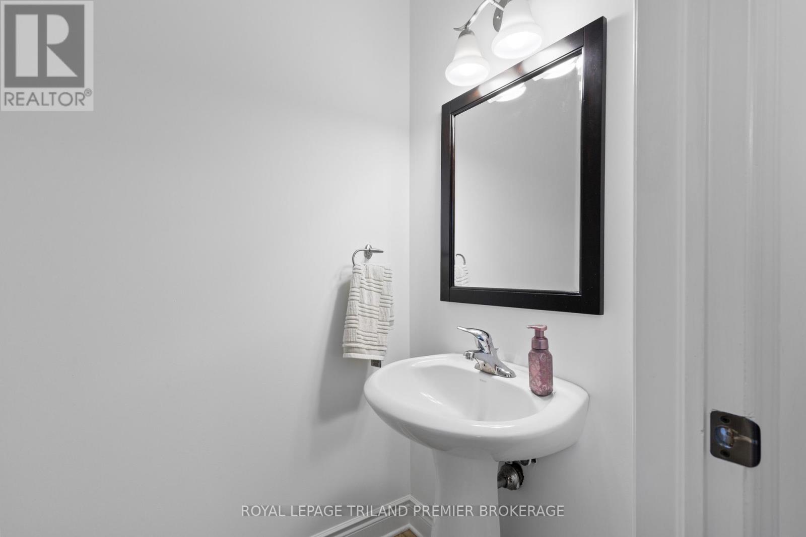 13 Kantor Court, St. Thomas, Ontario  N5R 0A1 - Photo 12 - X12425491