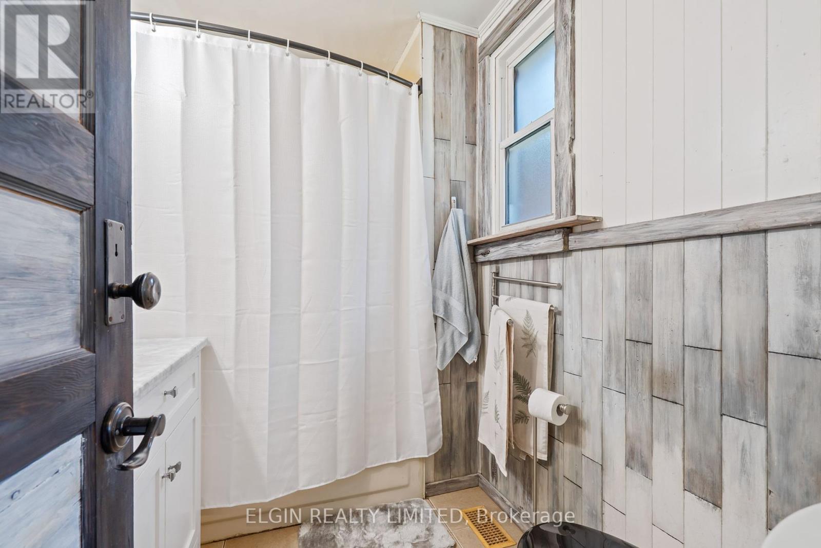 189 Emerson Avenue, London South, Ontario  N5Z 3L5 - Photo 23 - X12425524