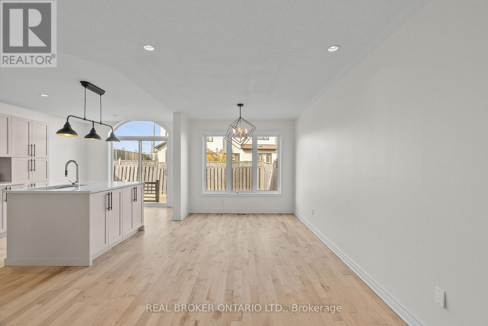200 Garrity Crescent, Ottawa, Ontario  K2J 3T7 - Photo 10 - X12425523