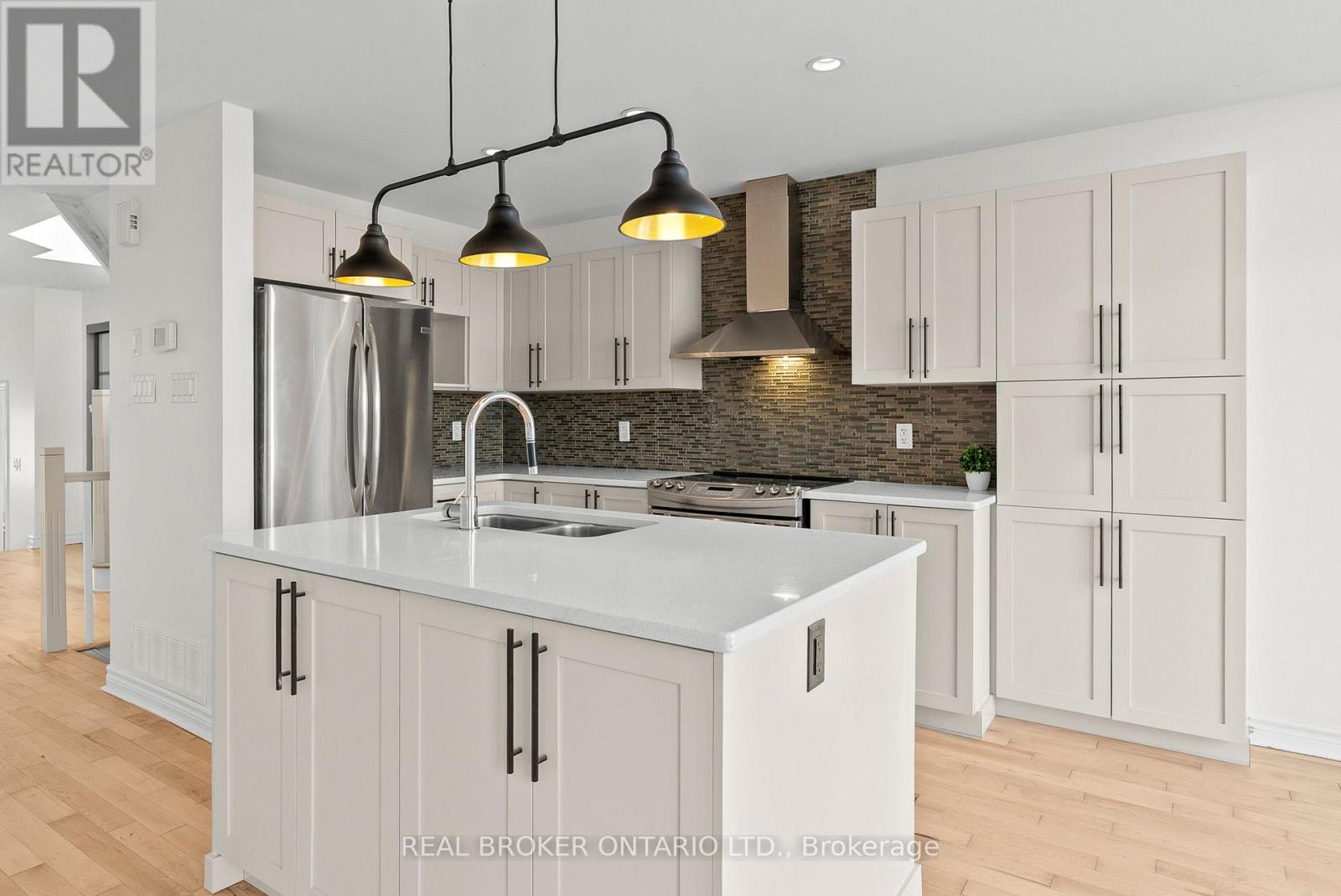 200 Garrity Crescent, Ottawa, Ontario  K2J 3T7 - Photo 13 - X12425523