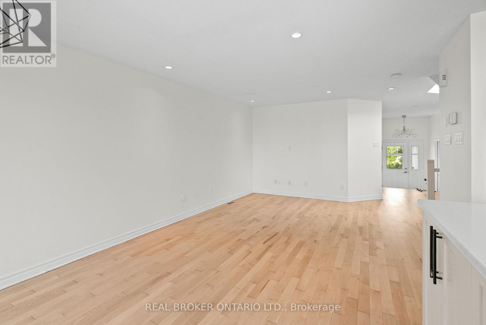 200 Garrity Crescent, Ottawa, Ontario  K2J 3T7 - Photo 19 - X12425523