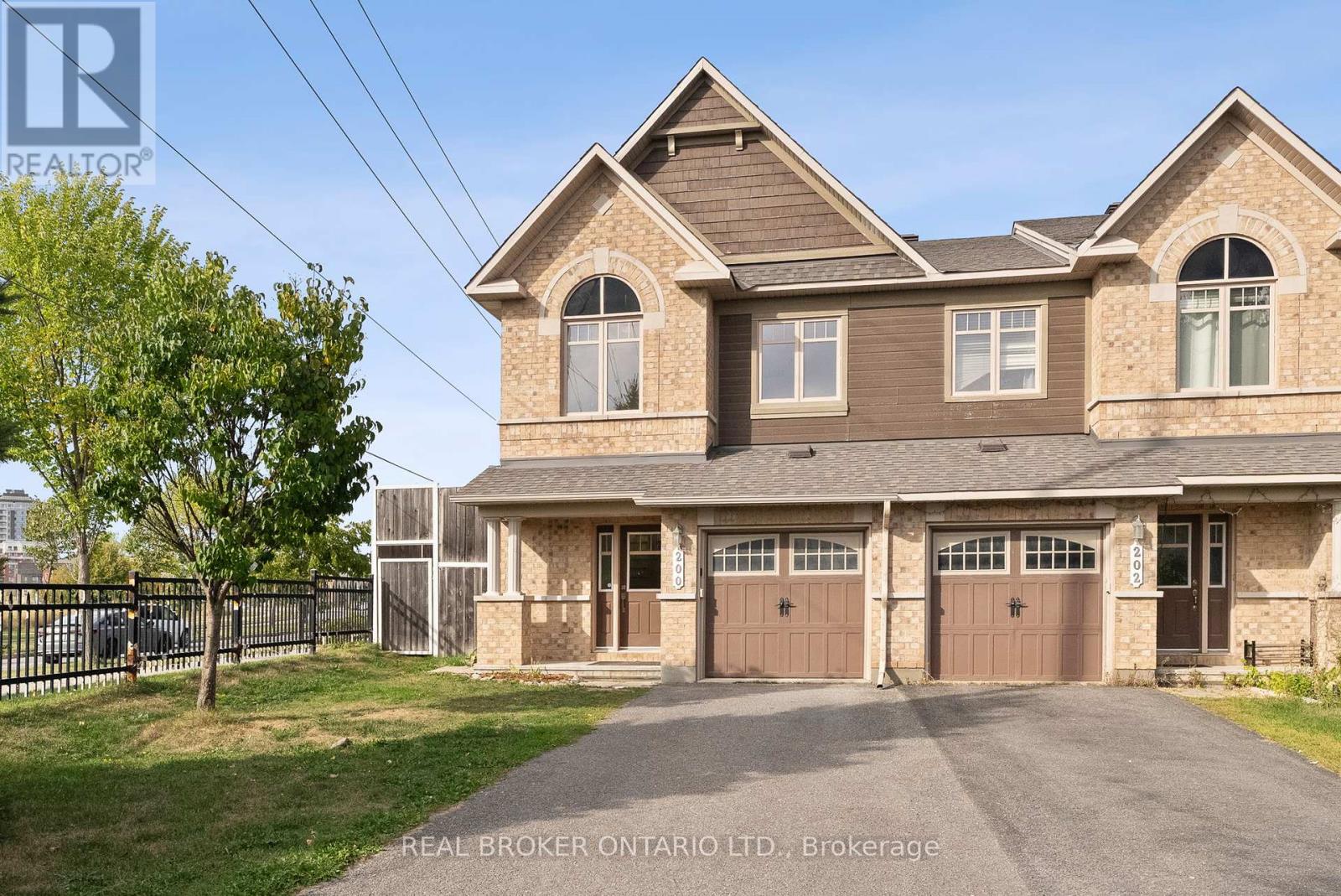 200 Garrity Crescent, Ottawa, Ontario  K2J 3T7 - Photo 2 - X12425523