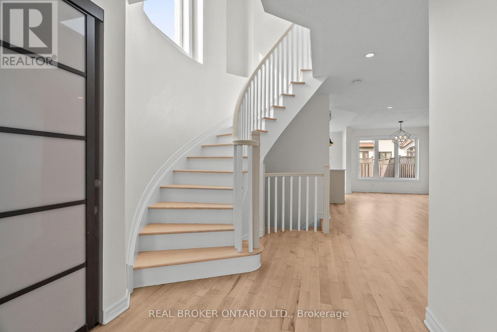 200 Garrity Crescent, Ottawa, Ontario  K2J 3T7 - Photo 6 - X12425523