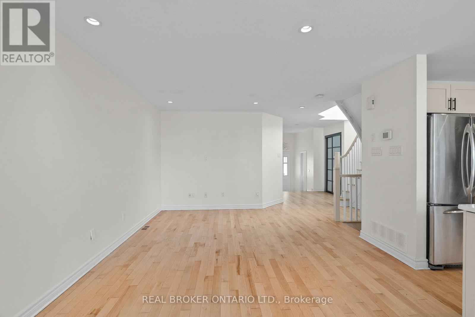 200 Garrity Crescent, Ottawa, Ontario  K2J 3T7 - Photo 9 - X12425523