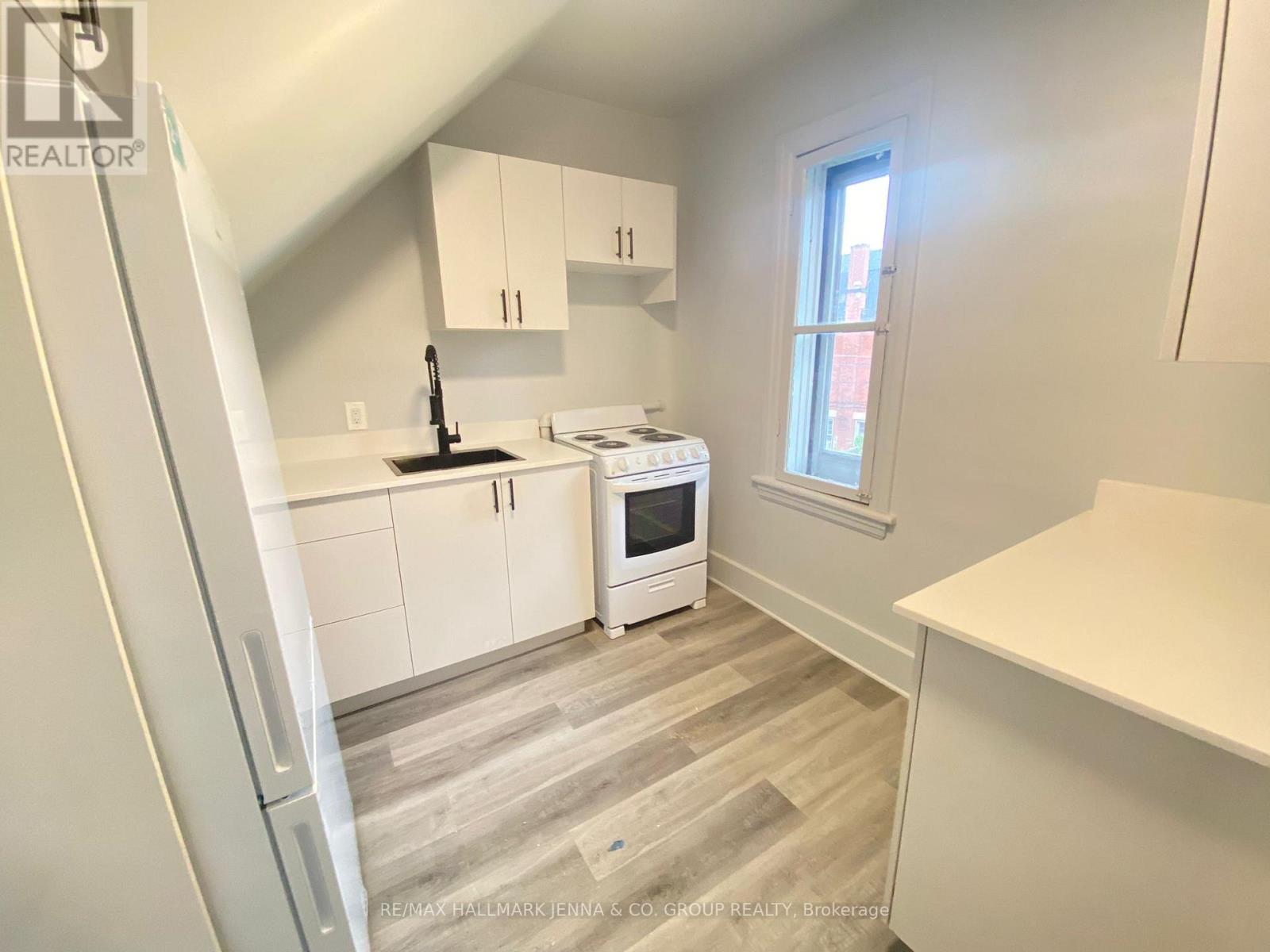 2 - 275 Bronson Avenue, Ottawa, Ontario  K1R 6H7 - Photo 4 - X12425525