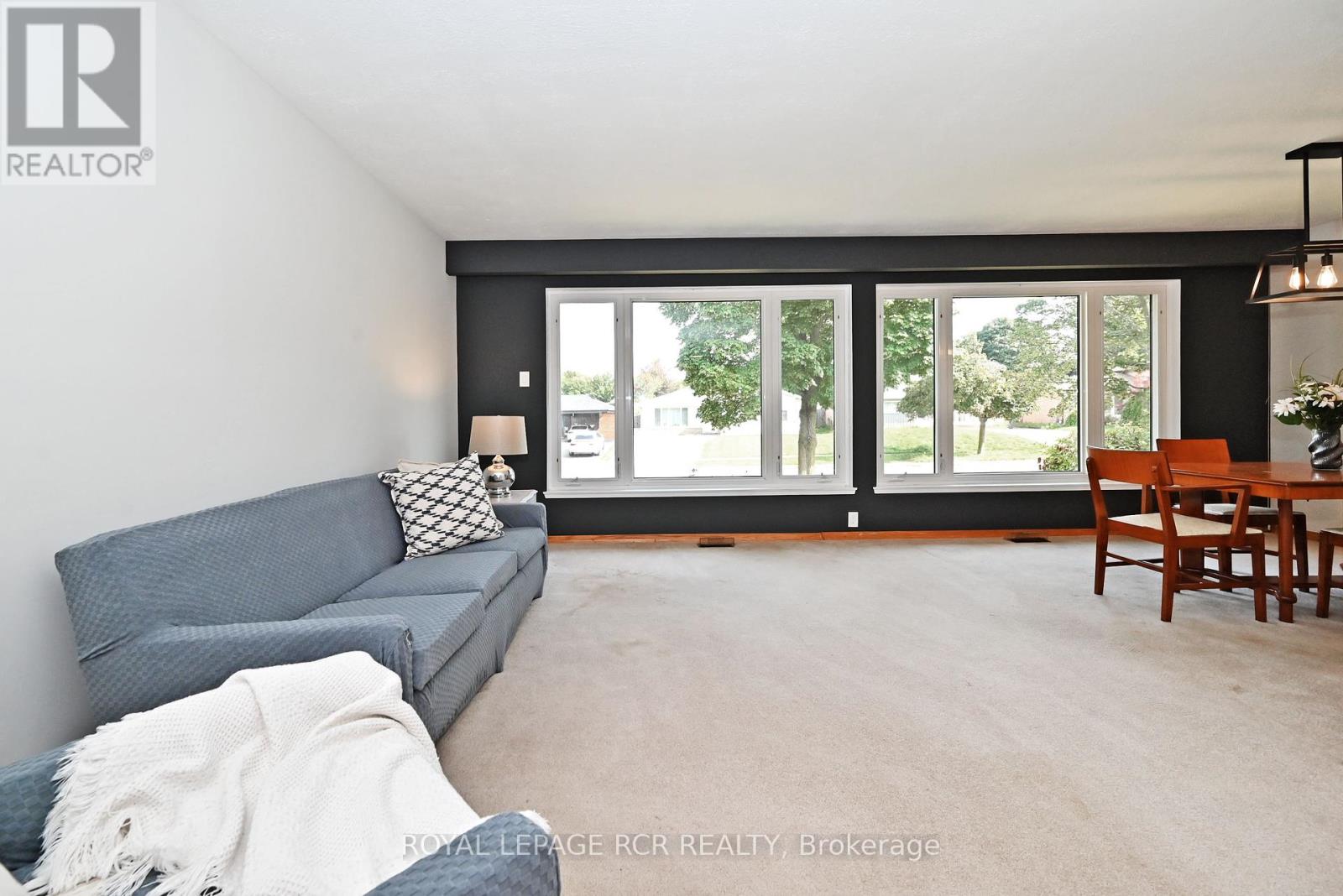 16 Cathedral Road, Brampton, Ontario  L6W 2N9 - Photo 10 - W12425455