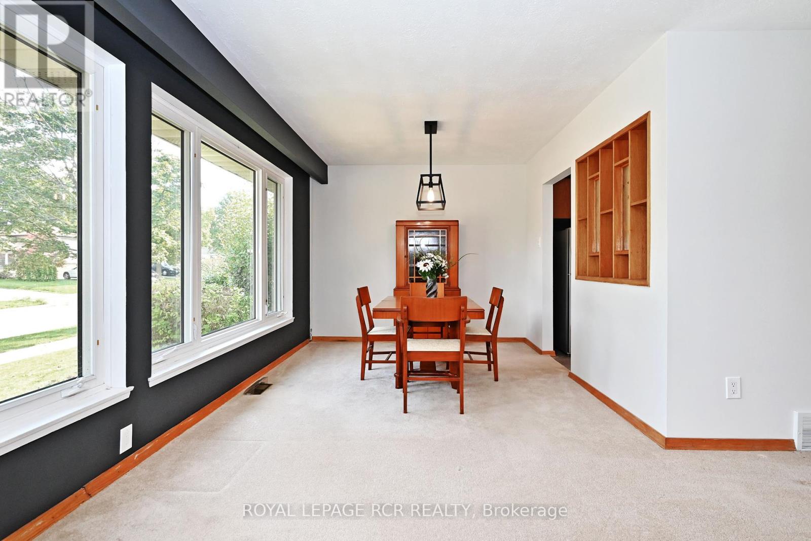 16 Cathedral Road, Brampton, Ontario  L6W 2N9 - Photo 11 - W12425455