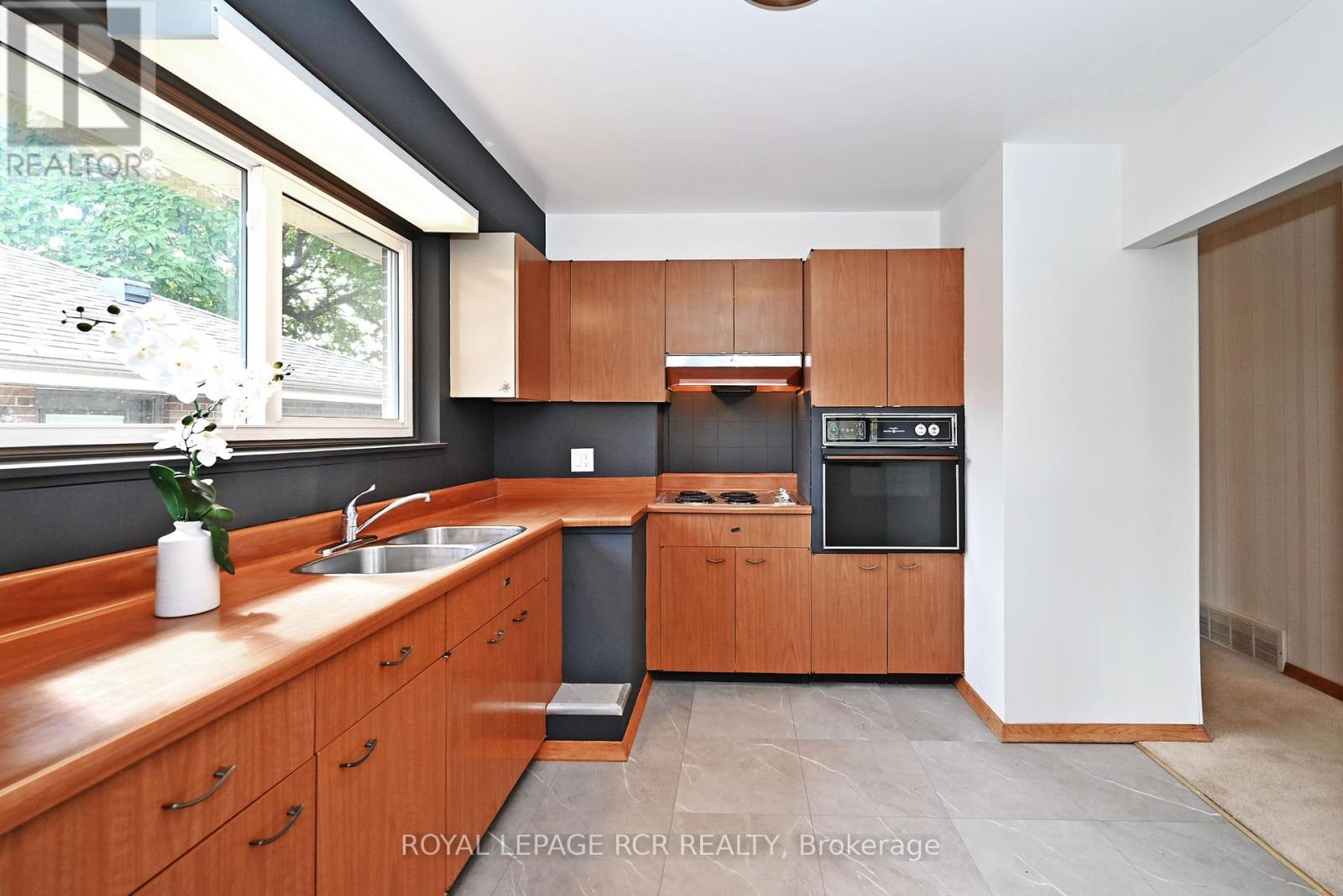 16 Cathedral Road, Brampton, Ontario  L6W 2N9 - Photo 18 - W12425455