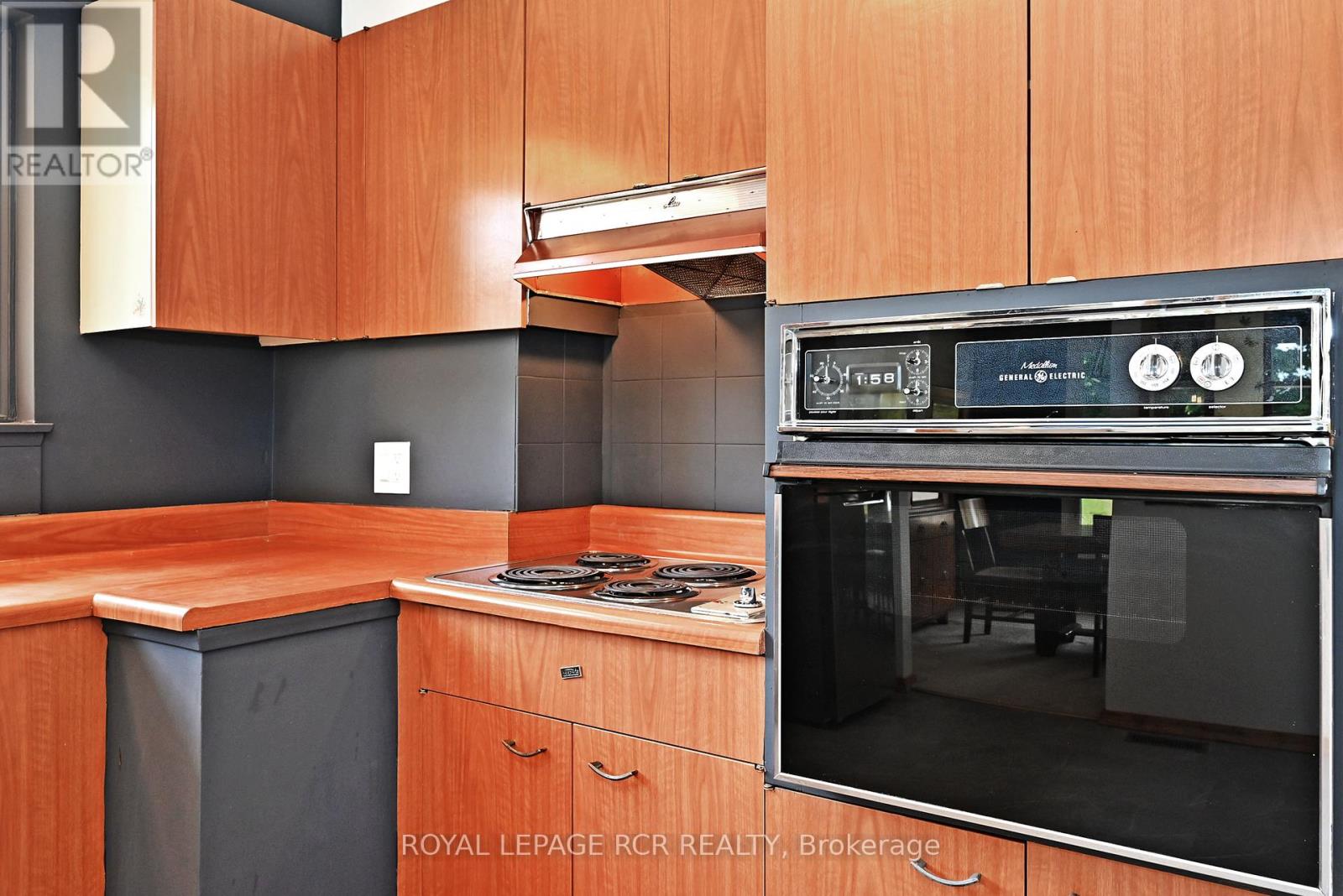 16 Cathedral Road, Brampton, Ontario  L6W 2N9 - Photo 25 - W12425455