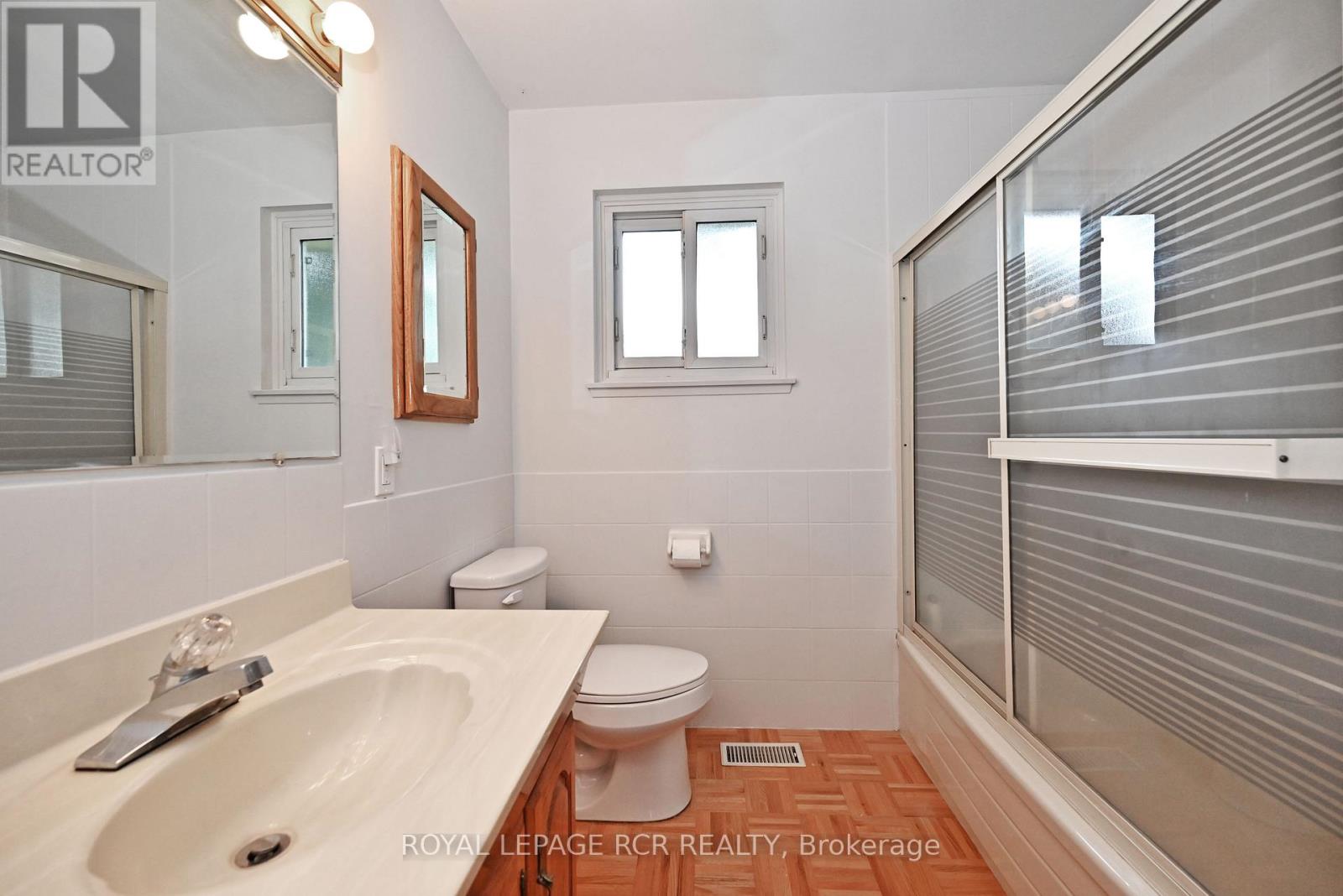 16 Cathedral Road, Brampton, Ontario  L6W 2N9 - Photo 36 - W12425455