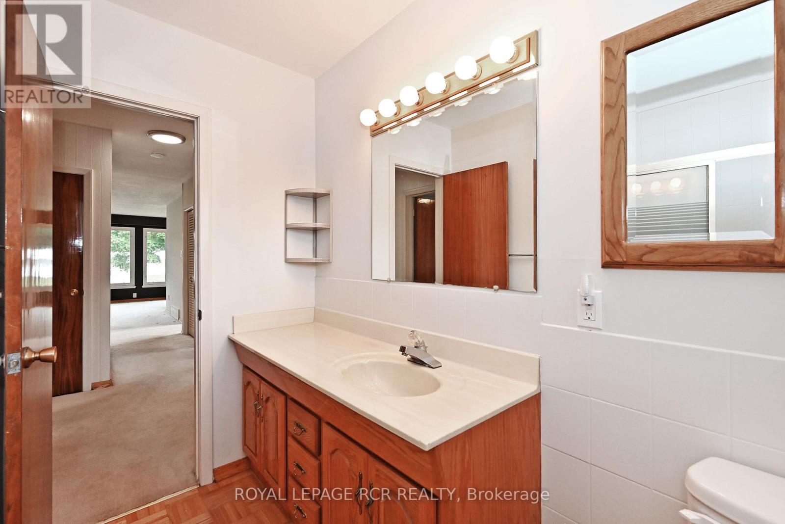 16 Cathedral Road, Brampton, Ontario  L6W 2N9 - Photo 37 - W12425455