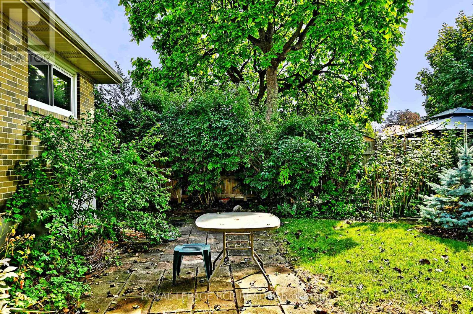 16 Cathedral Road, Brampton, Ontario  L6W 2N9 - Photo 42 - W12425455