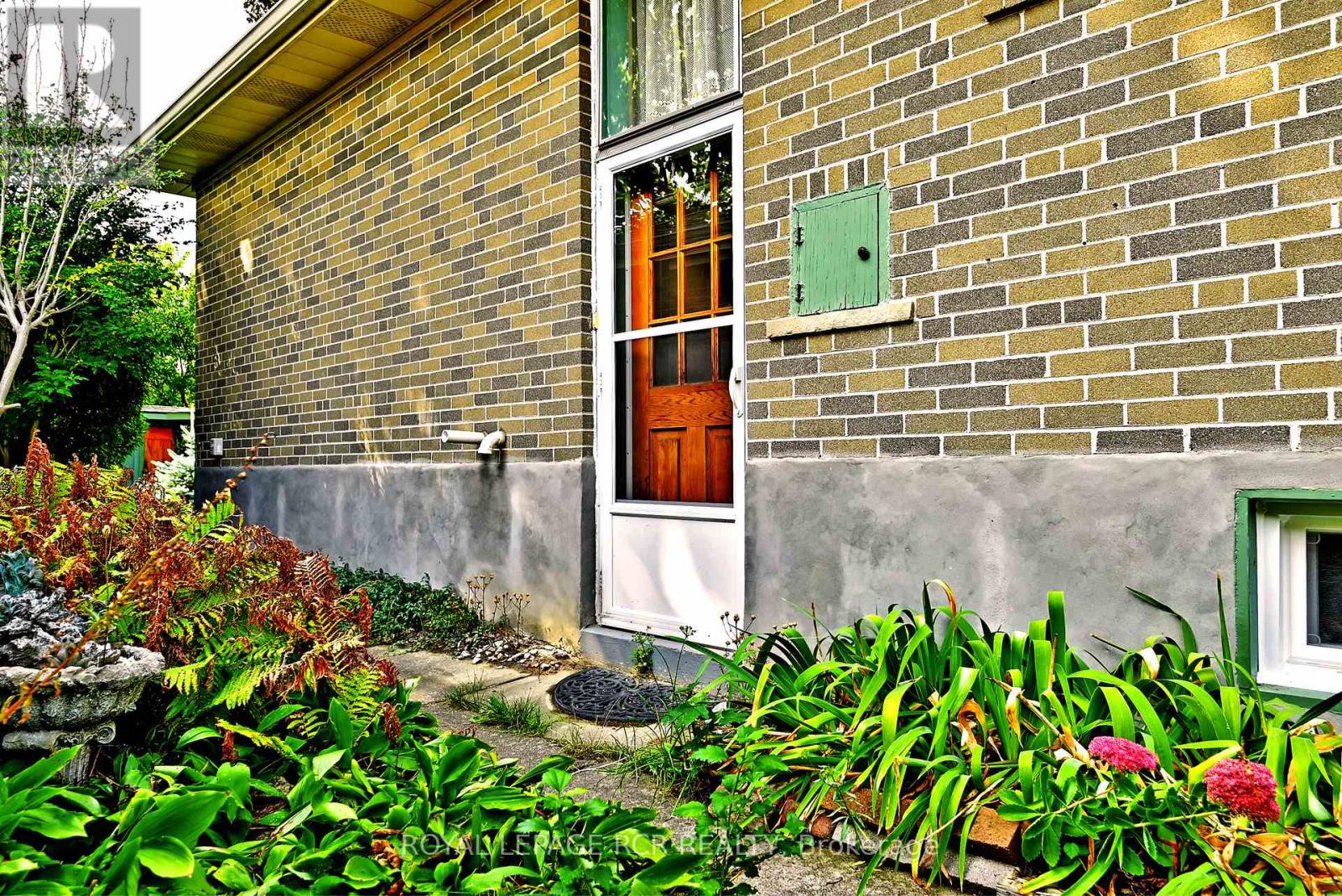 16 Cathedral Road, Brampton, Ontario  L6W 2N9 - Photo 46 - W12425455