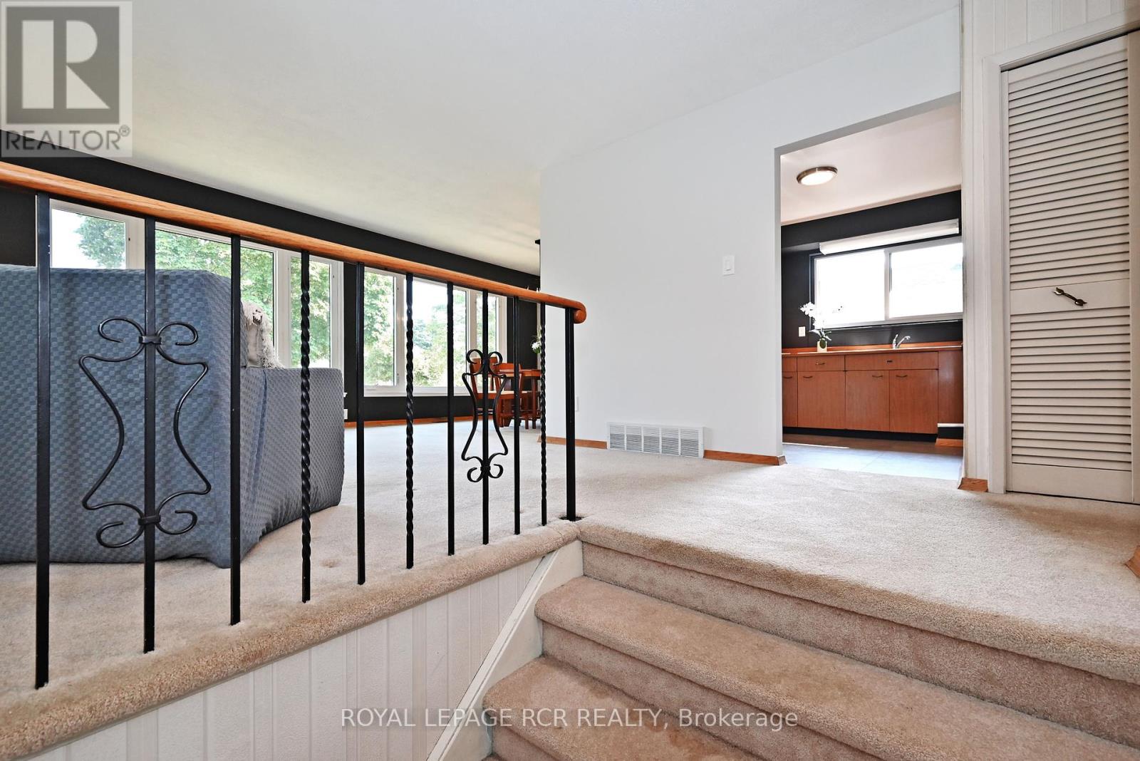 16 Cathedral Road, Brampton, Ontario  L6W 2N9 - Photo 5 - W12425455