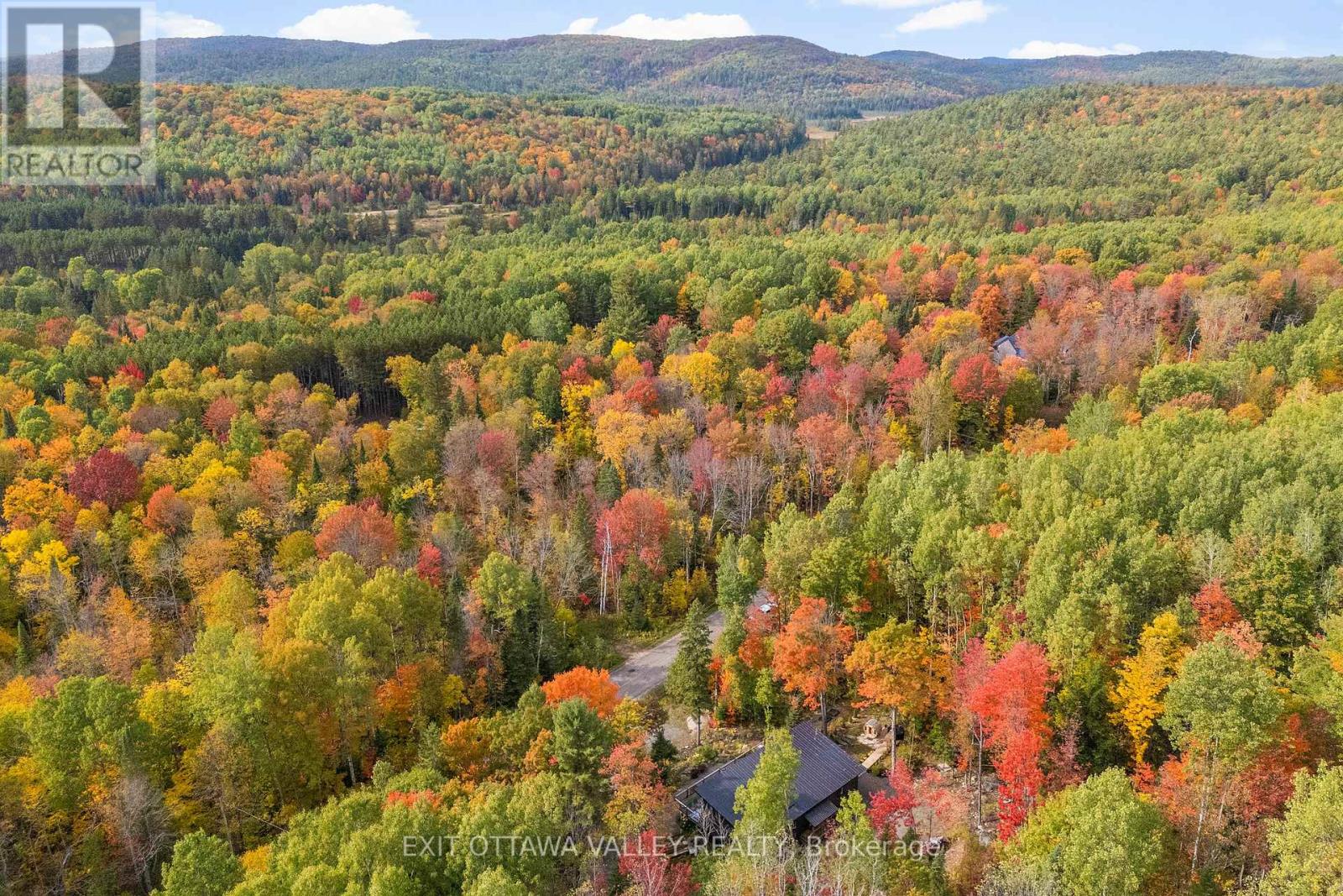 820 Hopefield Road, Madawaska Valley, Ontario  K0J 1B0 - Photo 10 - X12425538