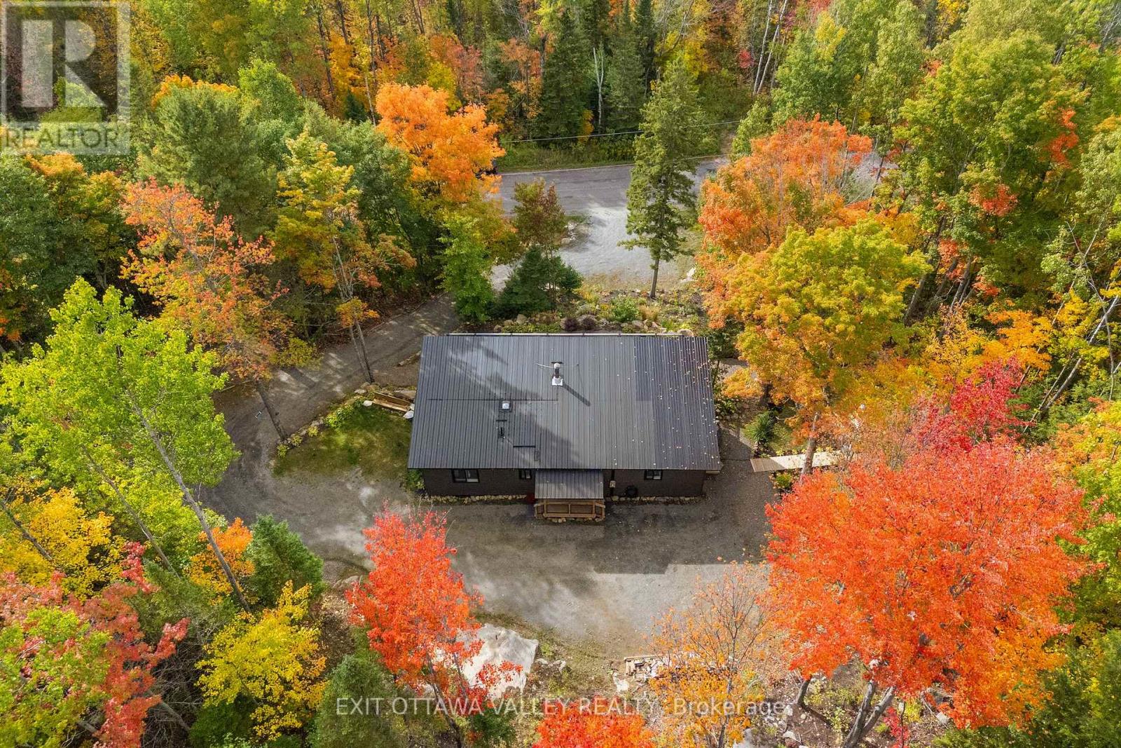 820 Hopefield Road, Madawaska Valley, Ontario  K0J 1B0 - Photo 11 - X12425538