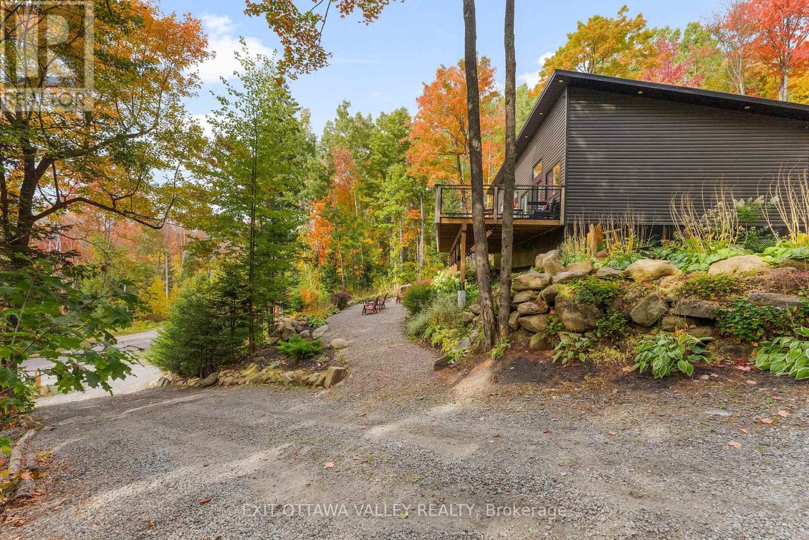 820 Hopefield Road, Madawaska Valley, Ontario  K0J 1B0 - Photo 7 - X12425538