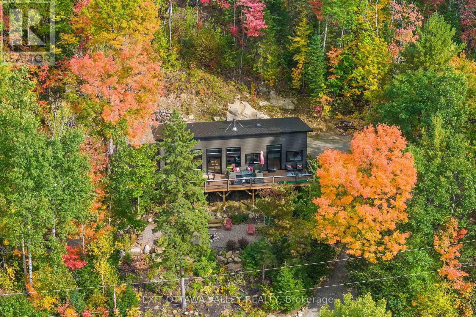 820 Hopefield Road, Madawaska Valley, Ontario  K0J 1B0 - Photo 9 - X12425538
