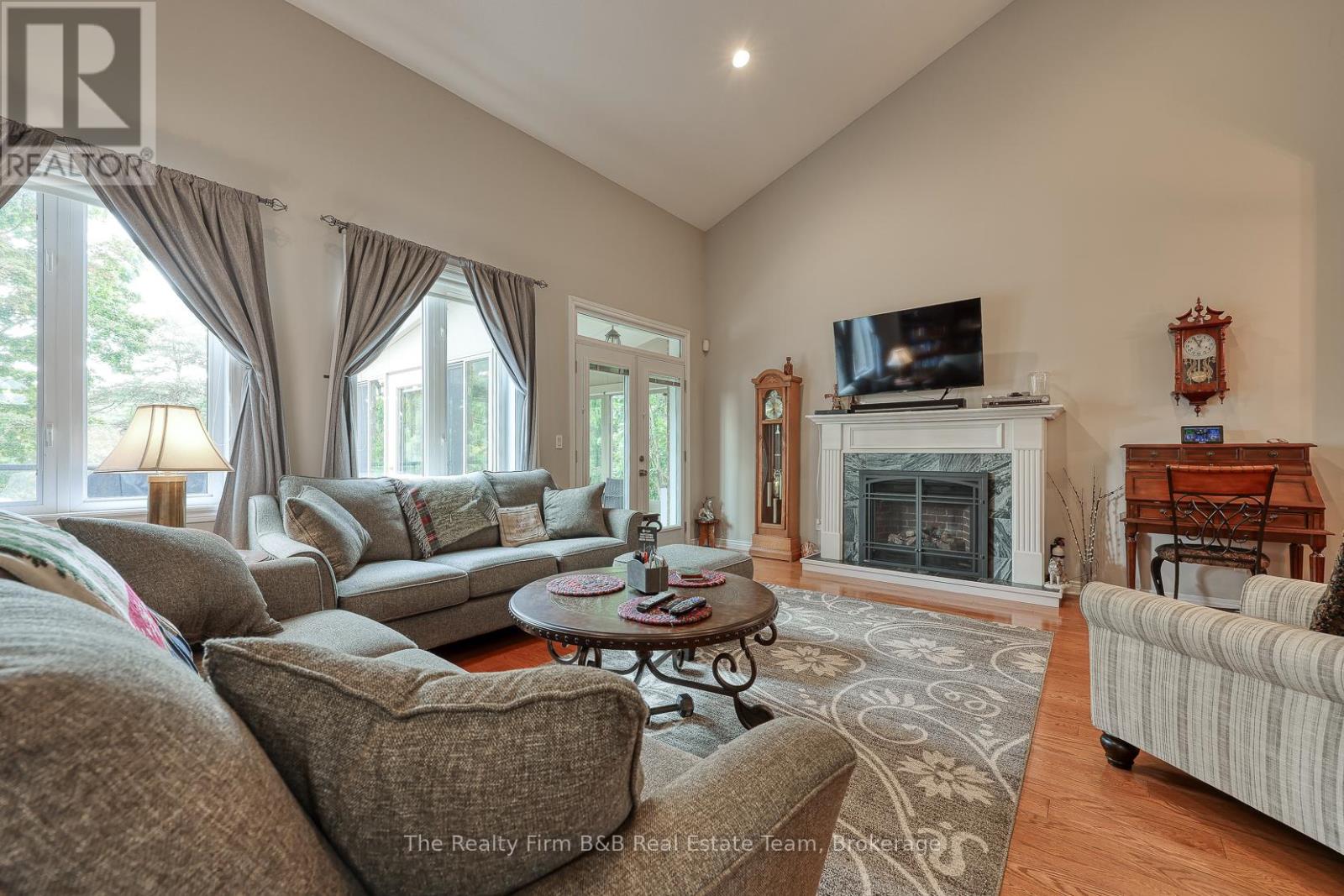 266 Fairway Road, Woodstock, Ontario  N4T 0A4 - Photo 12 - X12425484