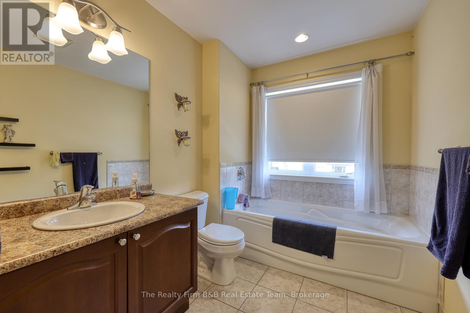 266 Fairway Road, Woodstock, Ontario  N4T 0A4 - Photo 32 - X12425484