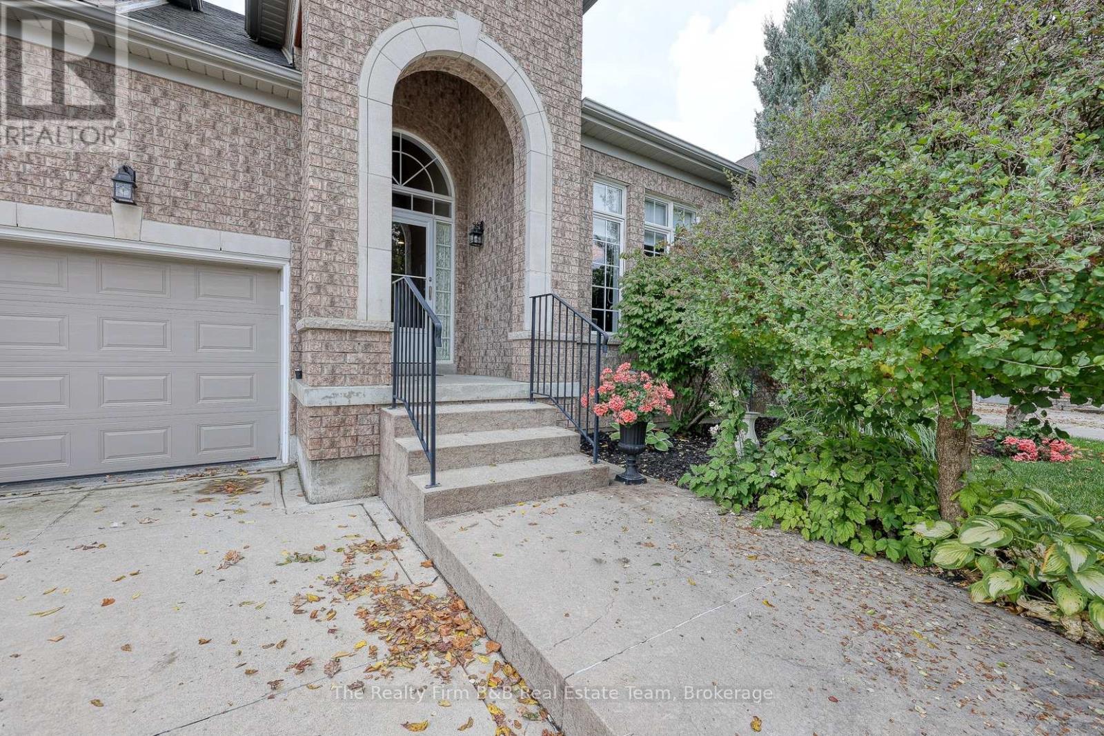 266 Fairway Road, Woodstock, Ontario  N4T 0A4 - Photo 4 - X12425484